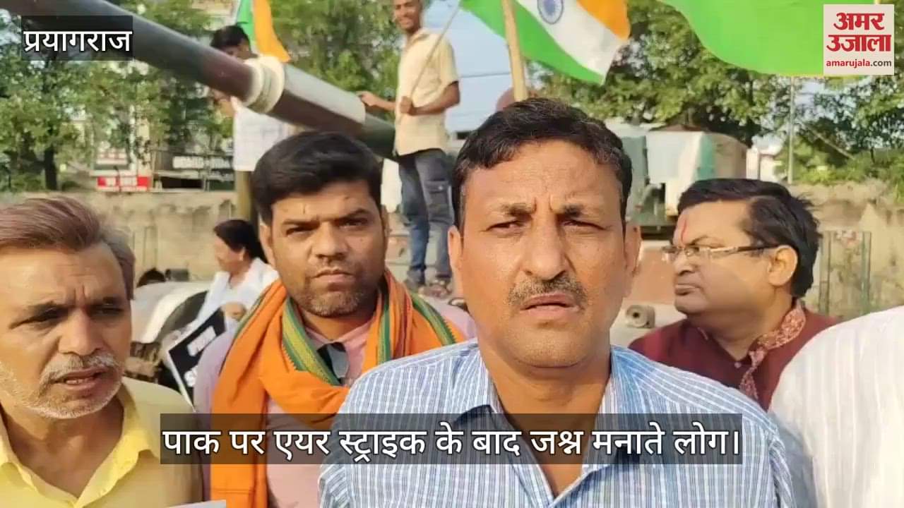 People celebrating with the tank brought with victory in the 1965 war at Colonelganj Inter College