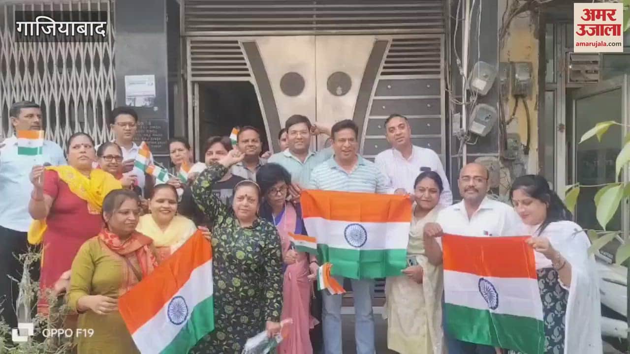 People distributed sweets in Muradnagar after Pakistan retaliatory action