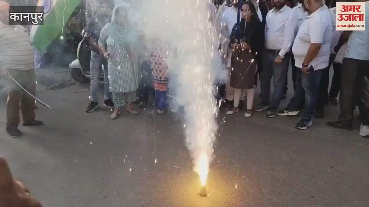Sikhs demonstrated by waving swords, shouted slogans of Pakistan Murdabad, Bharat Mata Ki Jai