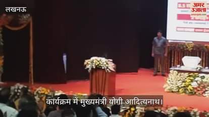 UP: सीएम योगी ने सहायक अध्यापकों को वितरित किए नियुक्ति पत्र, दी बधाई