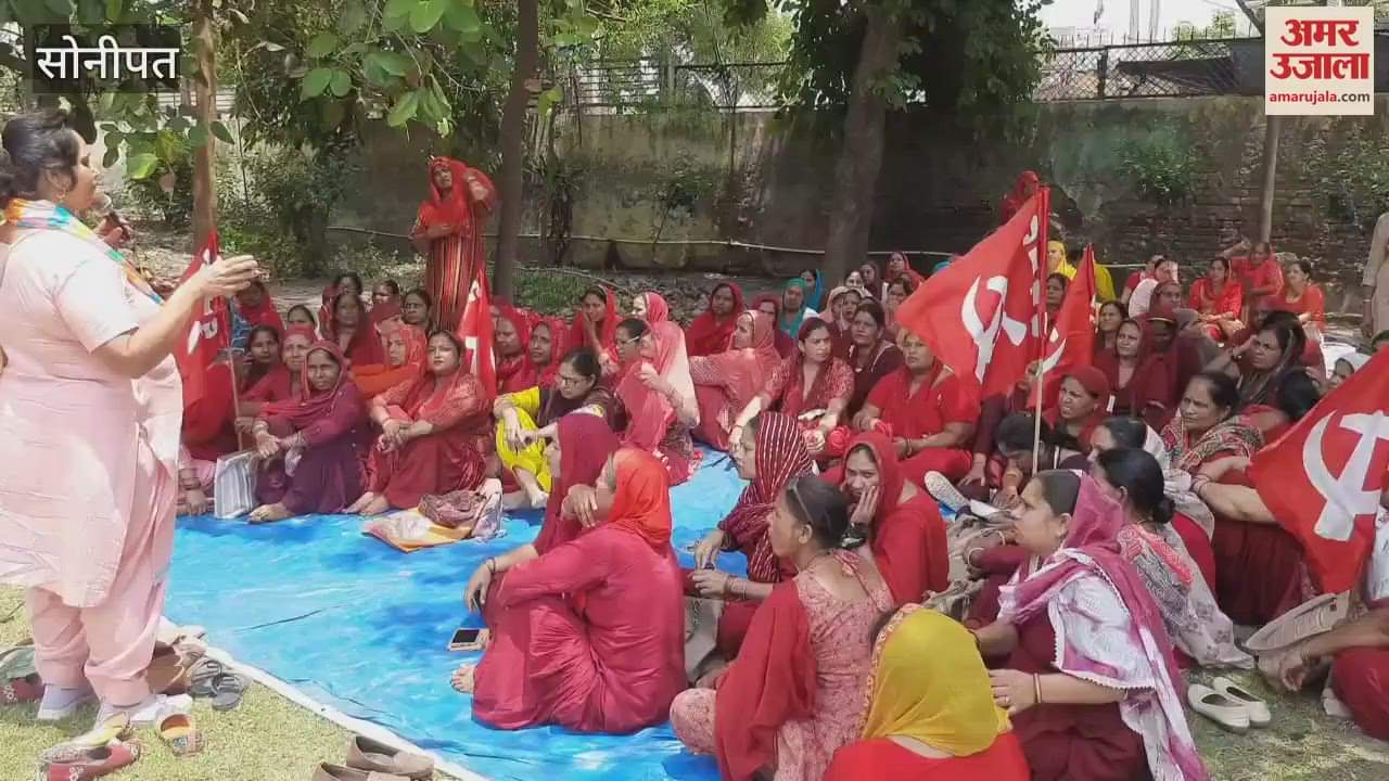 Asha workers staged a sit-in protest in Sonipat to get their demands accepted