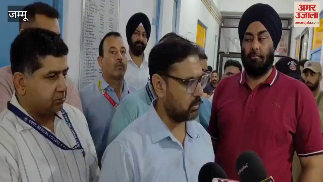 Cabinet Minister Satish Sharma reached GMC Jammu, met the injured of Poonch shelling