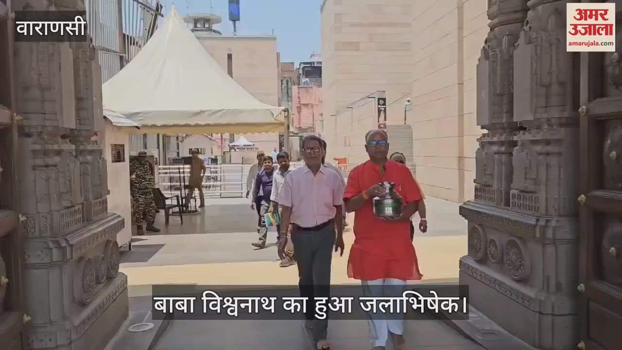 Baba Vishwanath was anointed with the water of Triveni Sangam