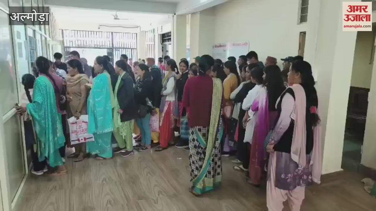Crowd of patients gathered in hospitals after weekend in almora