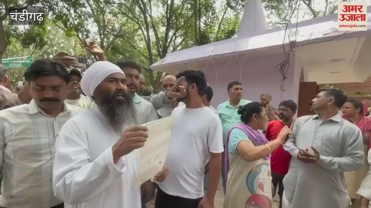 Chandigarh administration demolished illegal houses in Janta Colony of Sector 25