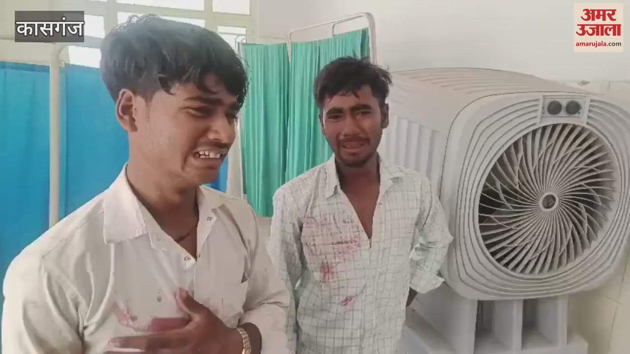 Max overturned on Sikandrarao road one woman died16 devotees got injured