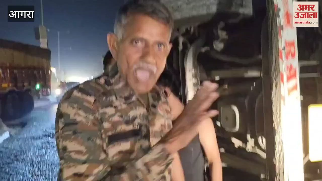 accident happened at the Gwalior highway where the Congress district president was protesting