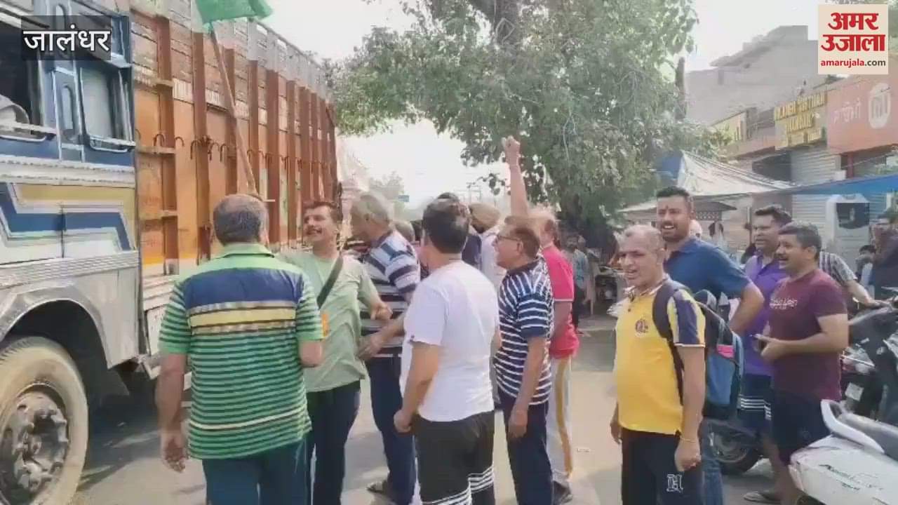 After Operation Sindoor, BJP members distributed laddus in Jalandhar