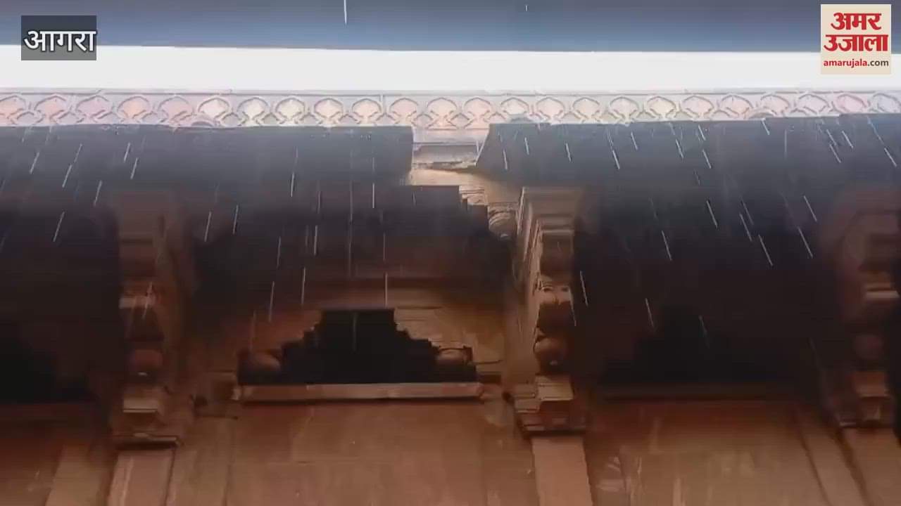 balcony of women Roza collapsed in Buland Darwaza complex collapsed due to heavy rain