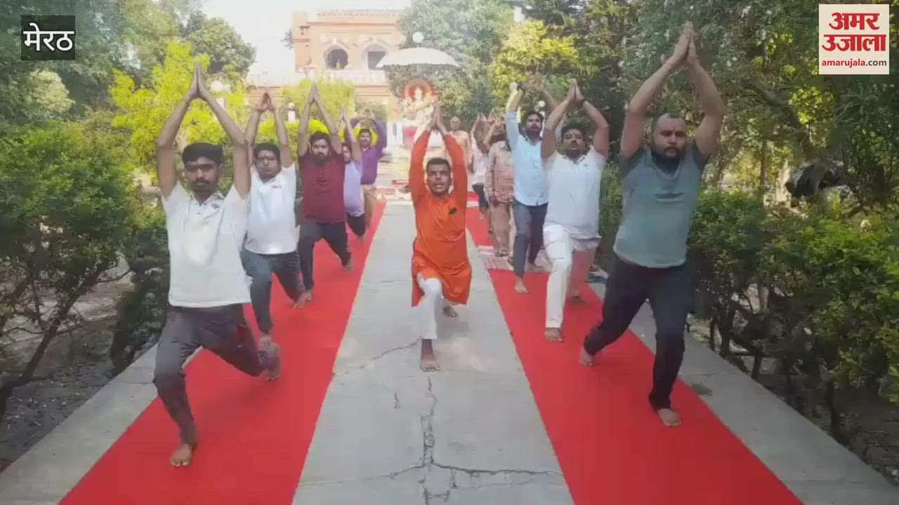 Meerut: Girls gave dance presentation...