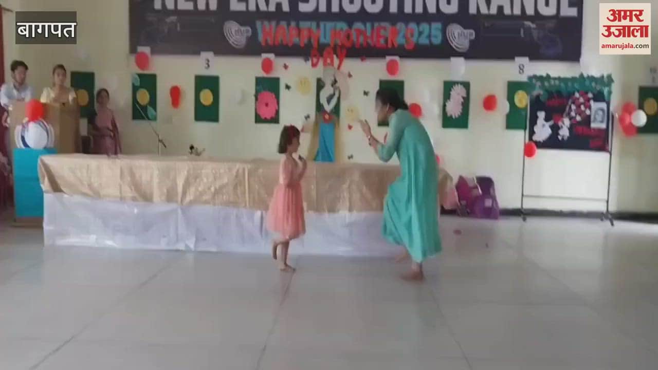 Baghpat: Mothers danced with children