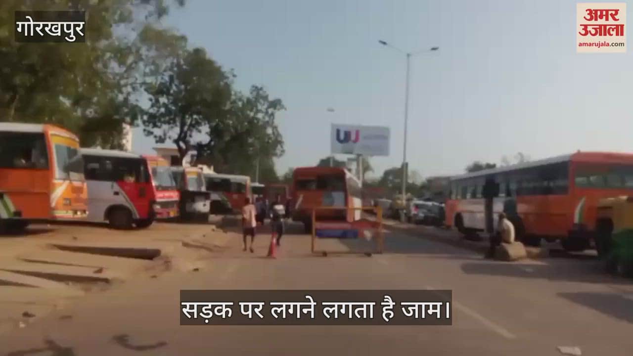 Government buses run in the wrong direction, causing traffic jams