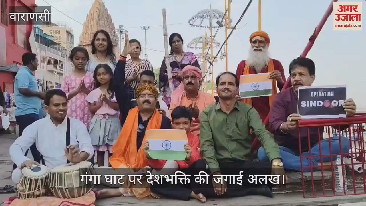 Patriotic song sung at Ganga Ghat in collaboration with lyricist Kanhaiya Dubey 'KD'