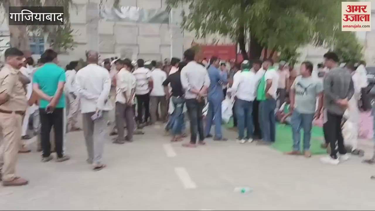 Rural and Bharatiya Kisan Union workers gheraoed Mussoorie police station