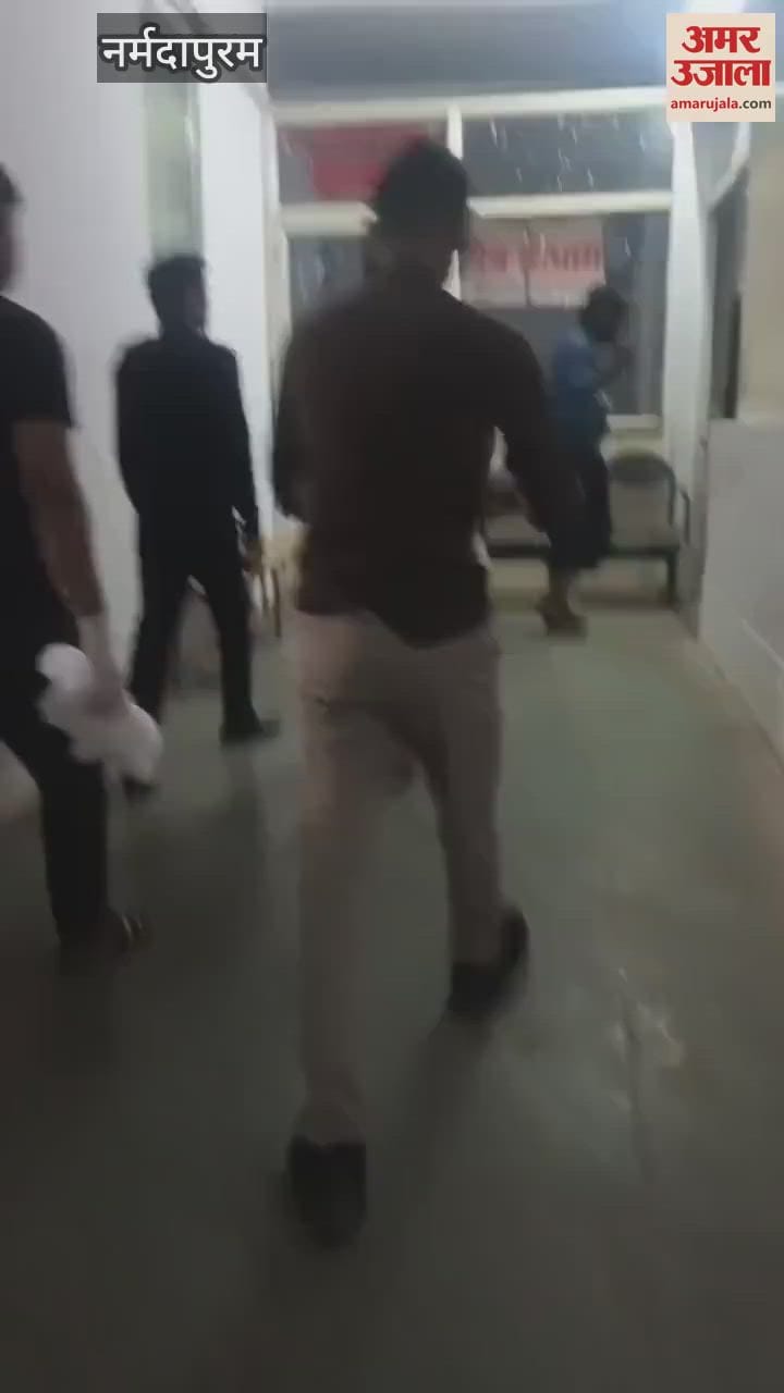 Dogs ate the dead body kept in the mortuary in the district hospital, relatives created a ruckus