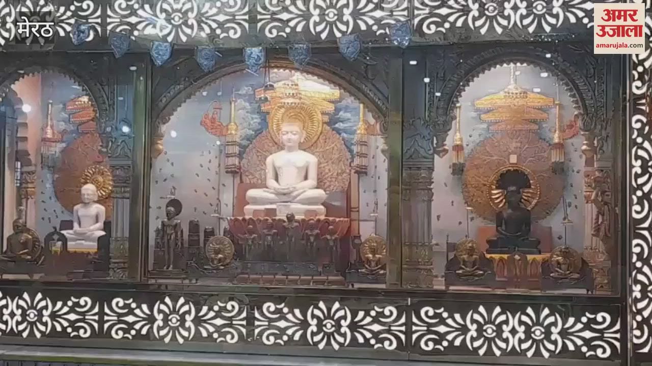 Mahavir Jayanti, Bhajans and Pujas were performed at Digambar Jain Panchayati Mandir in Meerut