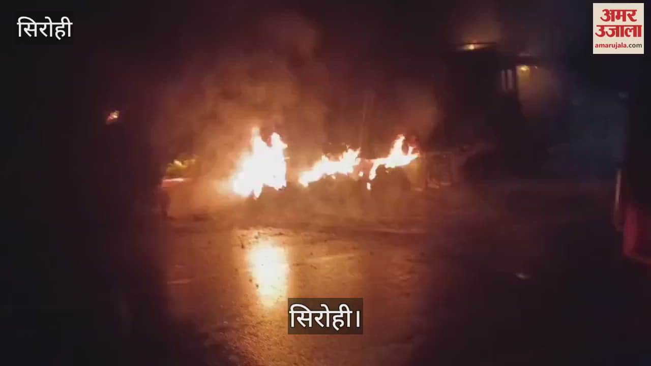 Sirohi News: A moving truck loaded with coal suddenly caught fire, the driver saved his life by jumping