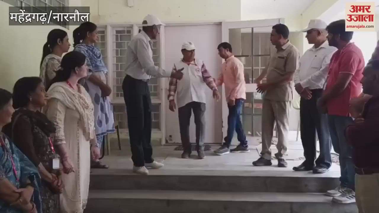 Red Cross gave training to teachers in Narnaul to deal with war