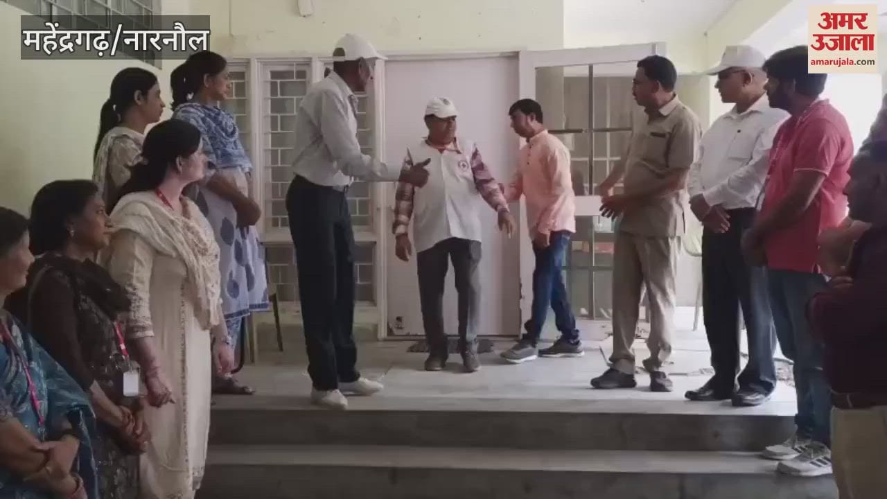 Red Cross gave training to teachers in Narnaul to deal with war