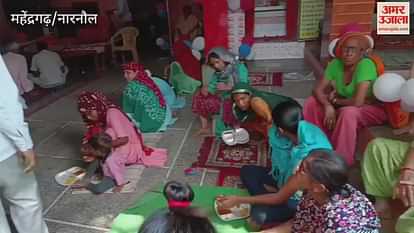 feast was organized on the death anniversary of Baba Jagdish in Mahendragarh, a huge crowd of devotees gathered