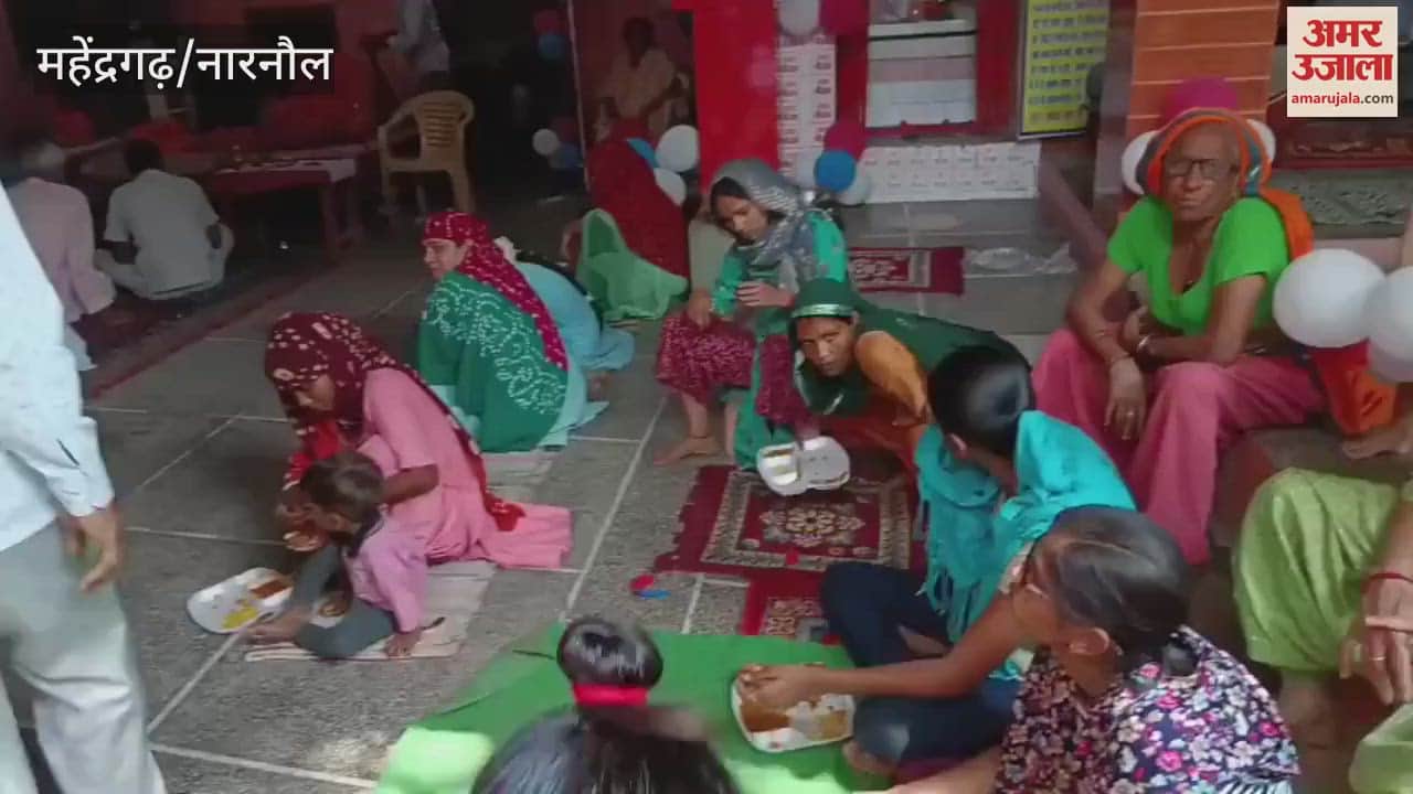 feast was organized on the death anniversary of Baba Jagdish in Mahendragarh, a huge crowd of devotees gathered