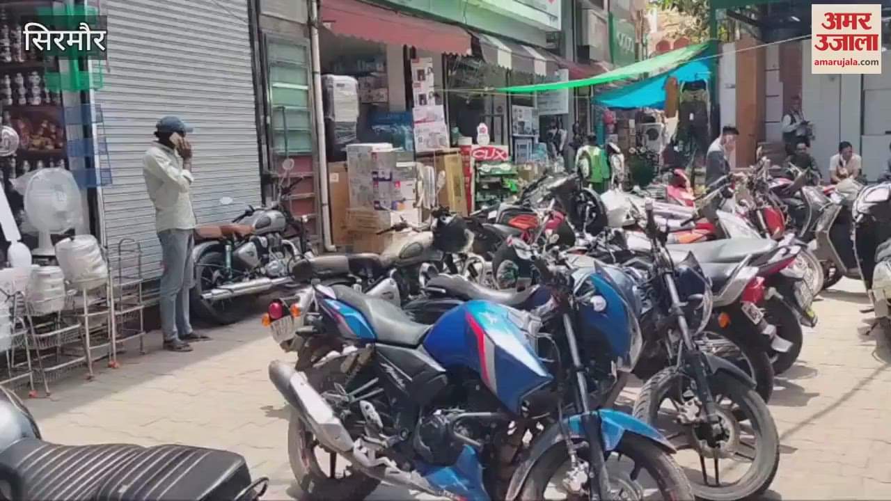 Sirmaur Two wheelers parked in Bada Chowk market become a problem