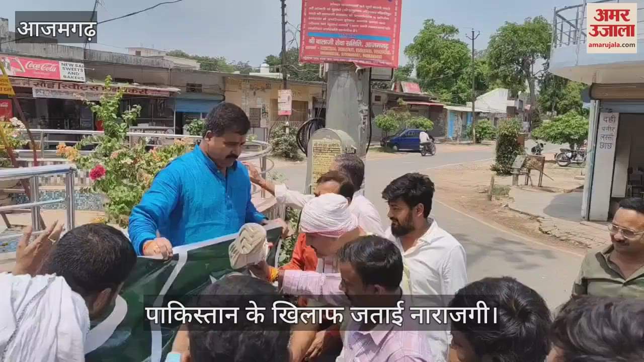 People are angry due to ceasefire violation Pakistan flag beaten with shoes and slippers