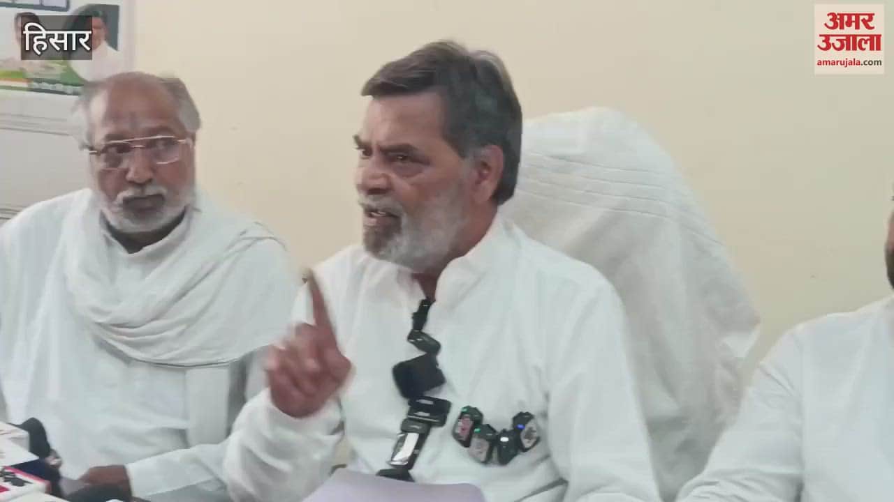 Congress leader Krishna Singla Titu in Hisar accuses mayor of owing property tax of lakhs of rupees