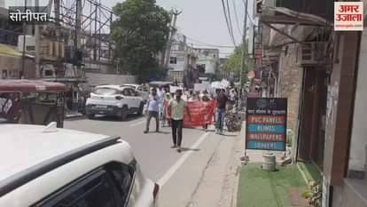 In Sonipat, sanitation workers protested in the city with black flags regarding their demands