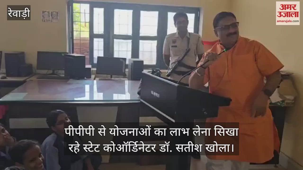 Students and teachers taking interest in PPP workshop of schools