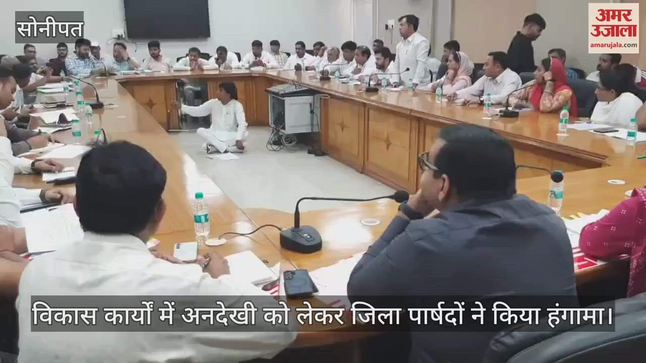 District councilors created ruckus and boycott against officials and negligence in development work