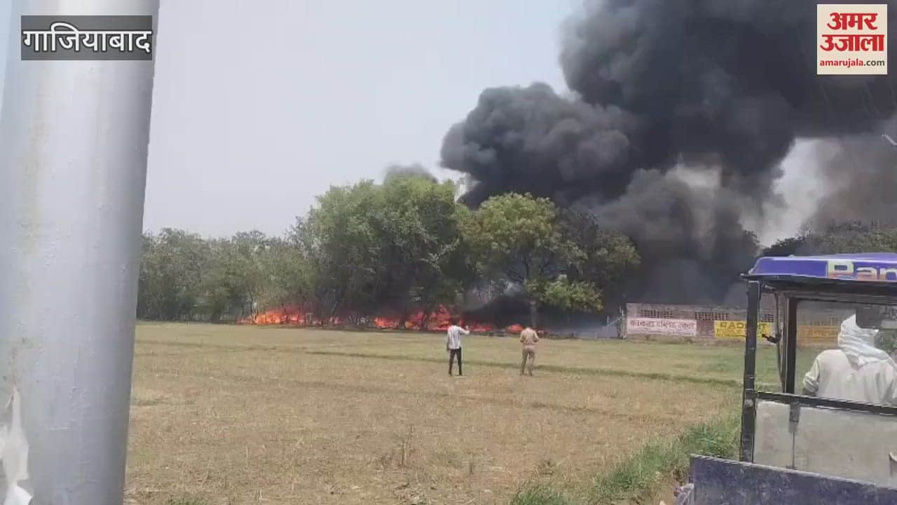 Fire broke out in slums Sadarpur