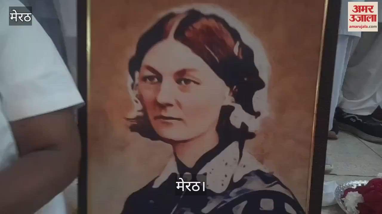 On International Nurses Day, nurses in the medical college remembered Florence Nightingale by lighting candles