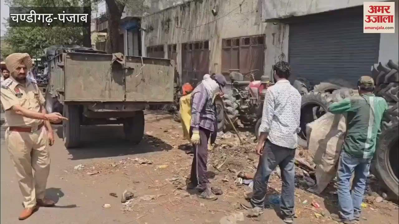 Moga traffic police removed illegal encroachments from the roads