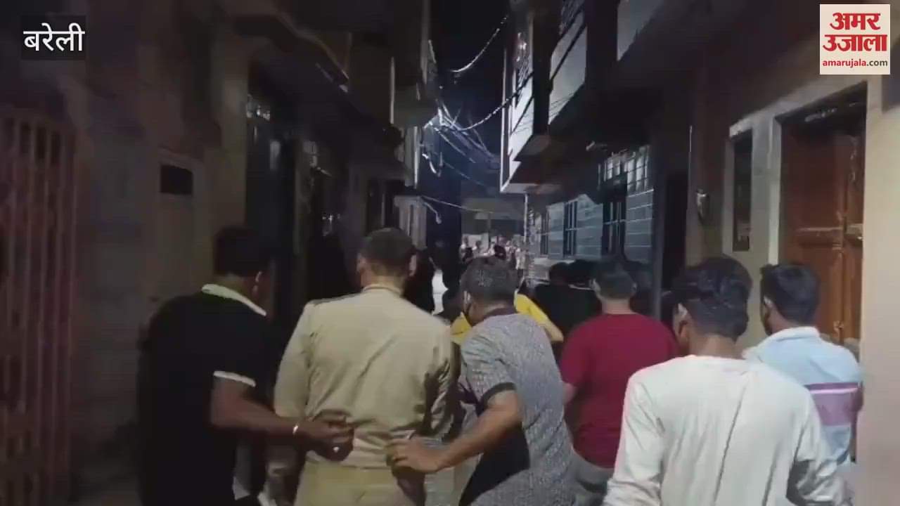 goons pelted stones at houses in Bareilly
