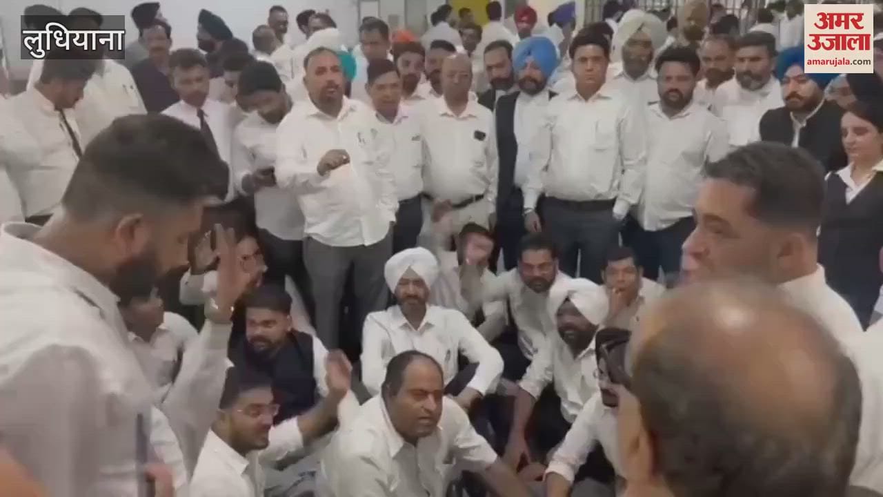 Bar Association staged a sit-in protest in the court premises in Ludhiana