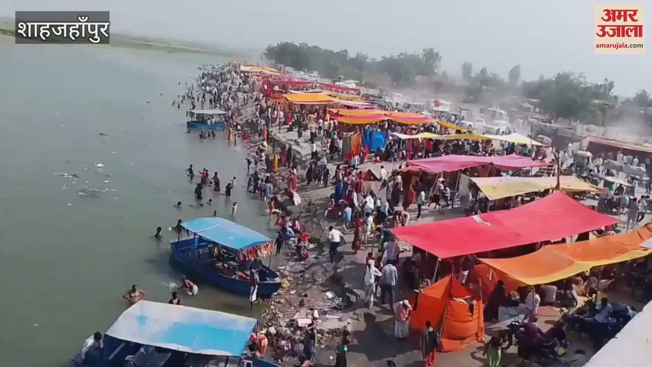 devotees took bath in Ganga on Buddha Purnima in Shahjahanpur