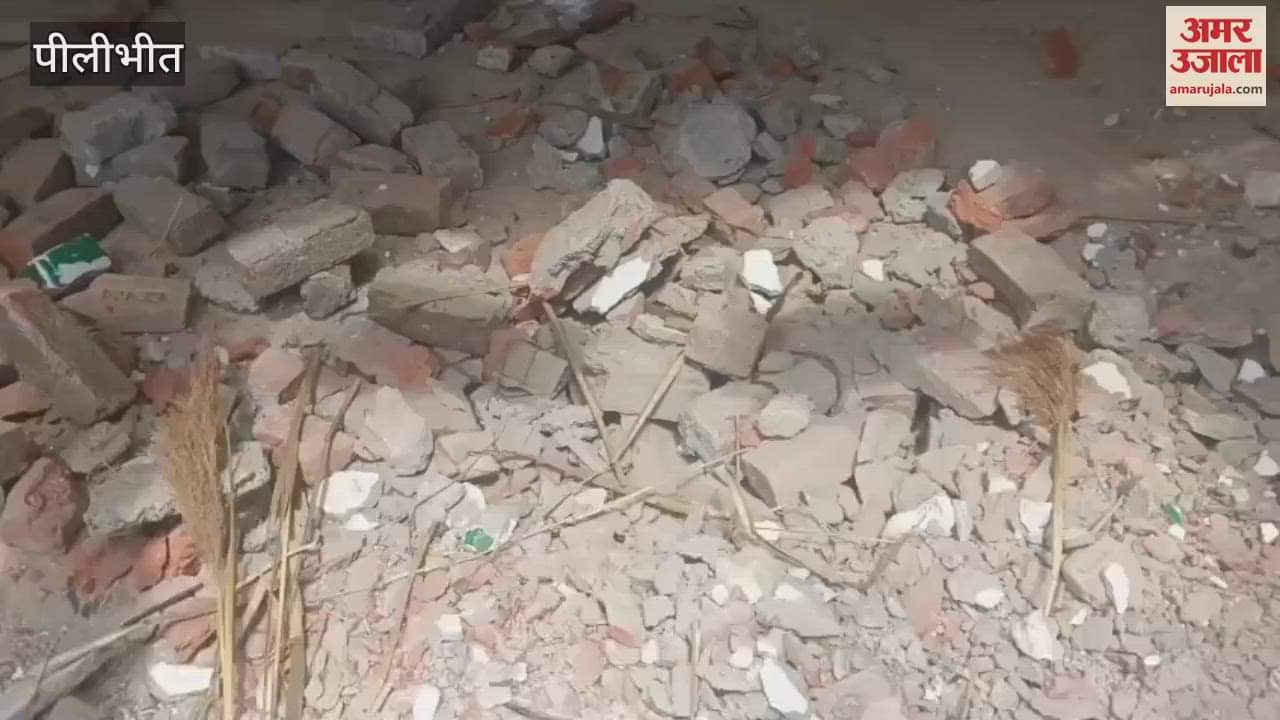 पट्टे की जमीन पर बनाई मस्जिद, नोटिस के बाद अब खुद ही तोड़ने लगे लोग