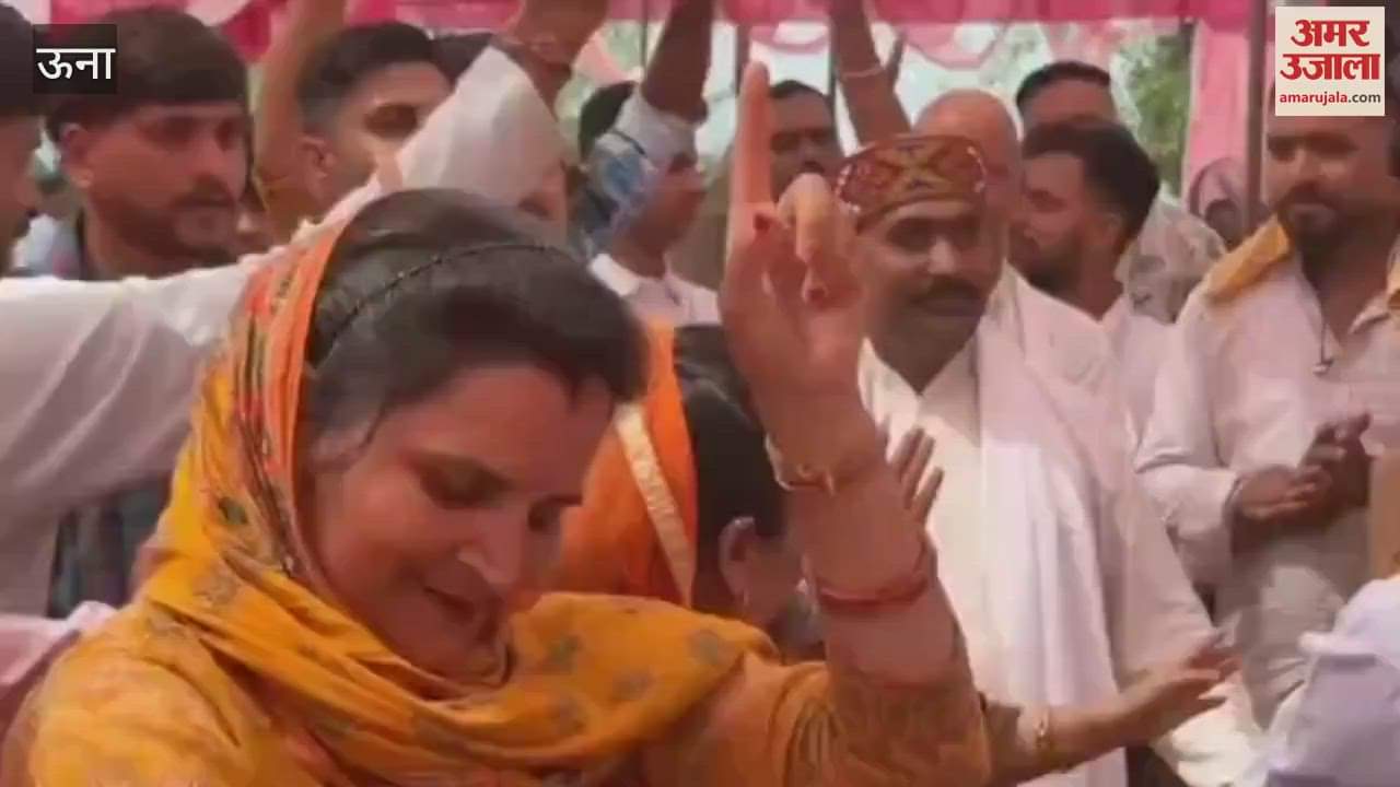 Una A grand kirtan darbar was organized at the Baba Pahariya temple in Kutlahar Uparla Tanda