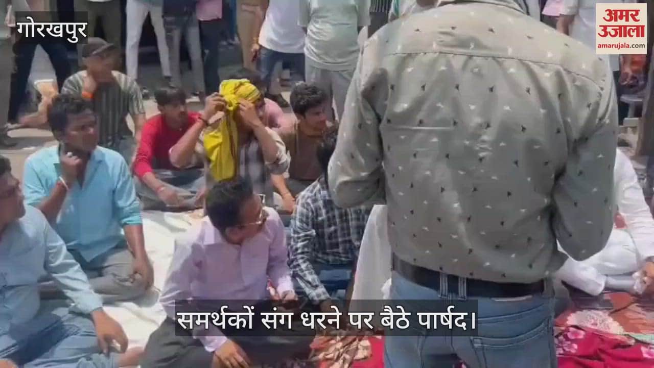 Councillor alleges that the ration dealer and his supporters are Pakistan supporters, sitting on dharna