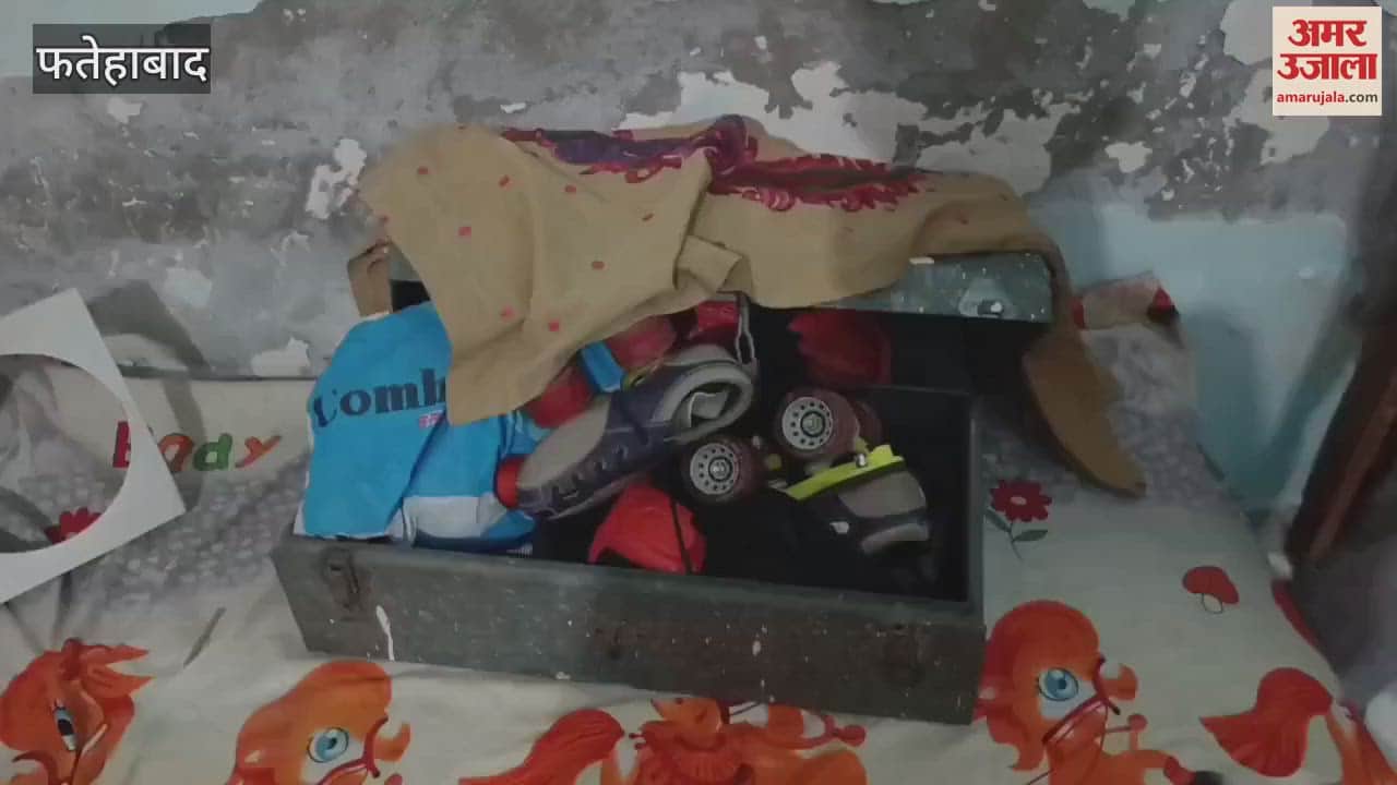 Thieves broke into a house in Tehariya Mohalla in Fatehabad and stole cash and gold jewellery