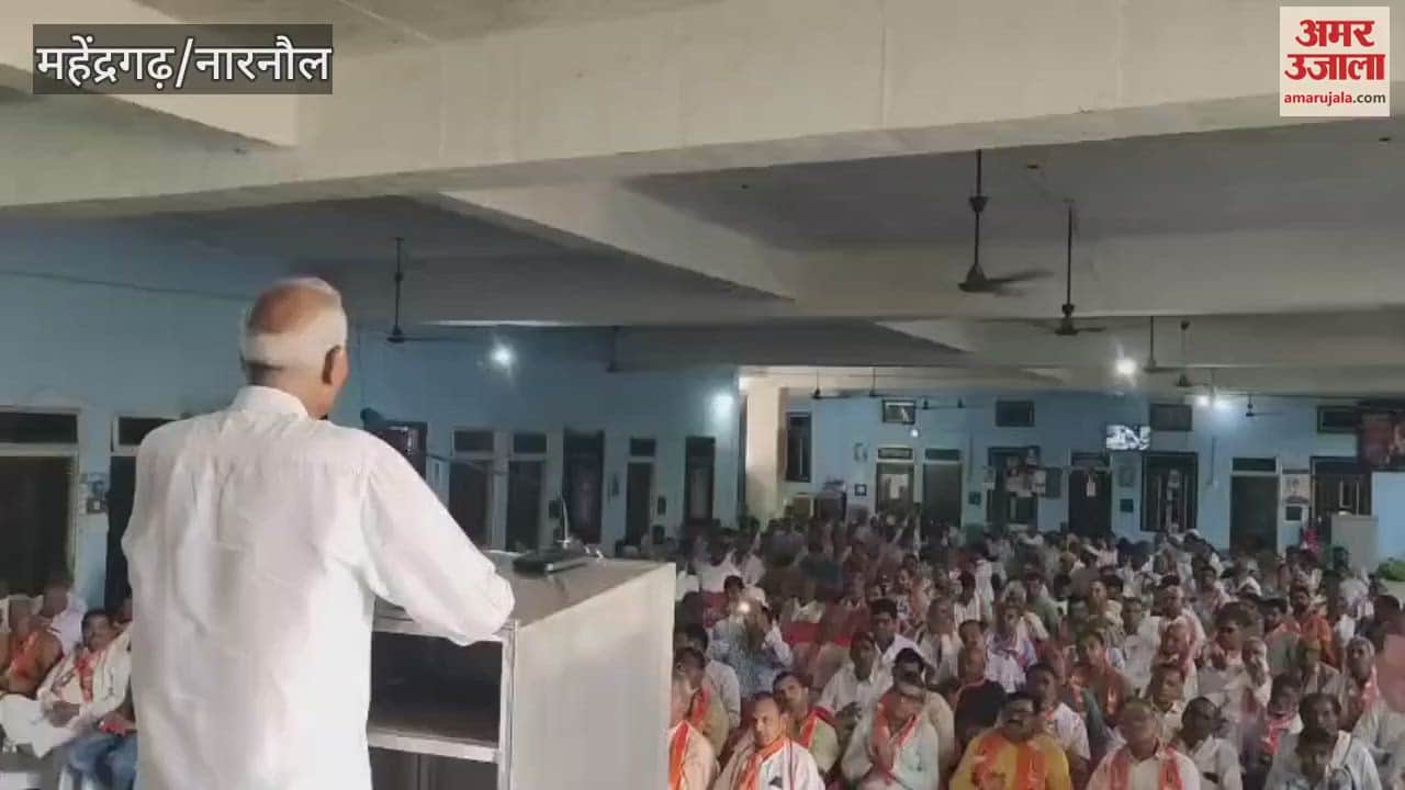 Workers held a meeting regarding the preparations for the thanksgiving rally in Mahindergarh