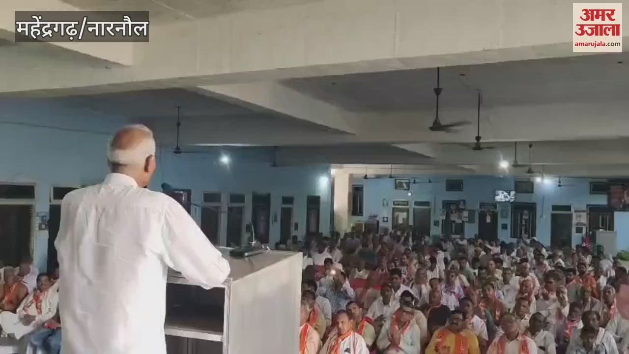Workers held a meeting regarding the preparations for the thanksgiving rally in Mahindergarh