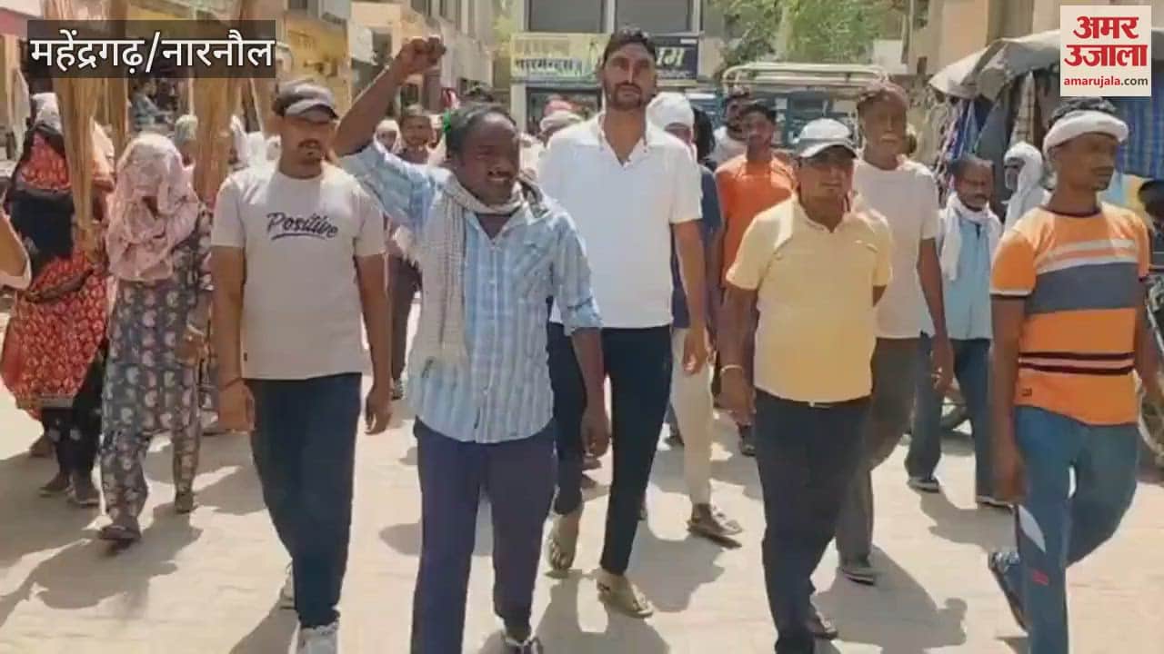 In Mahendragarh, municipal sanitation workers raised their demands by demonstrating with brooms