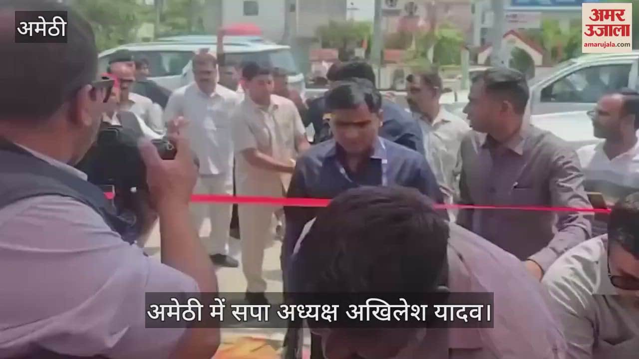 Amethi: नारियल पानी पीने दुकान पर पहुंचे अखिलेश यादव, बागी नेताओं को संदेश देकर भाजपा पर साधा निशाना