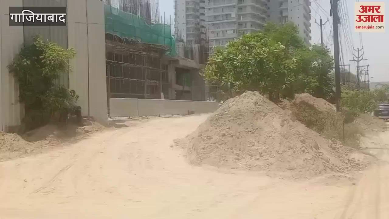 Soil kept in the open during the ongoing construction work in Ghaziabad's Vasundhara