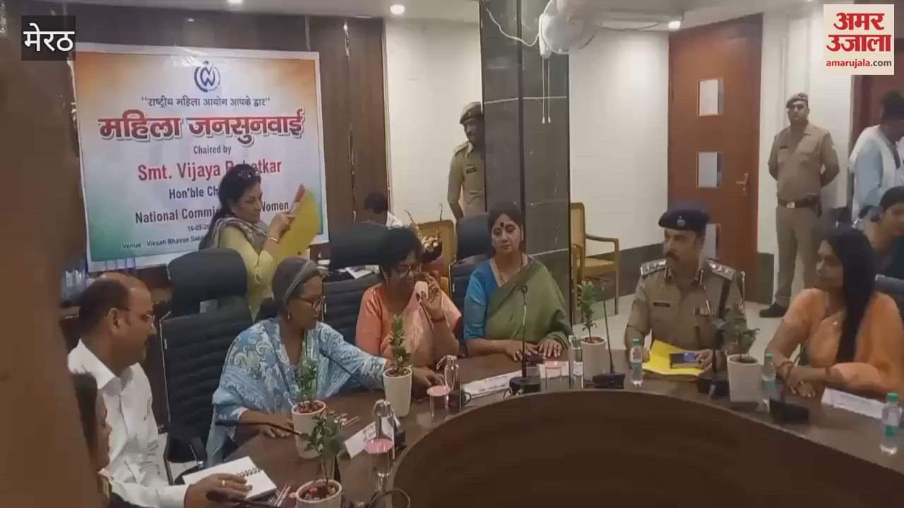 Public hearing at Vikas Bhawan: National Commission for Women Chairperson Vijaya Rahatkar listened to the problems of women.