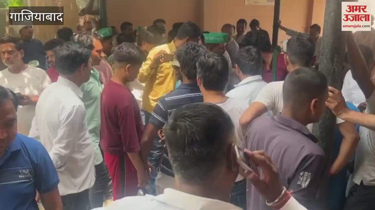Farmers office locked due to electricity problem in Ghaziabad