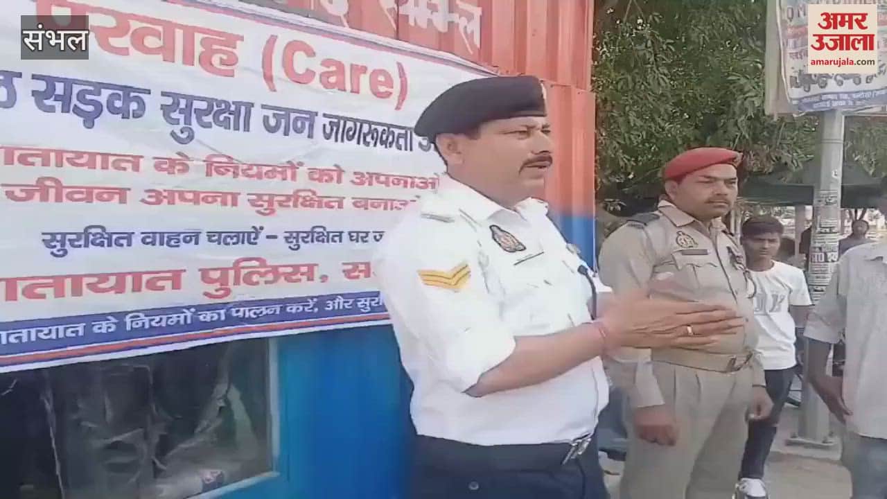 Under the Parvah campaign in Chandausi, the traffic police made drivers aware