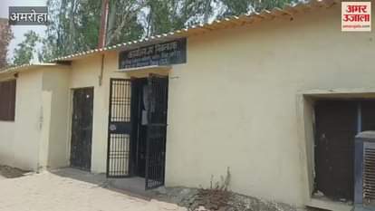 burglary was made in the registry office of Mandi Dhanora, but the safe could not be broken